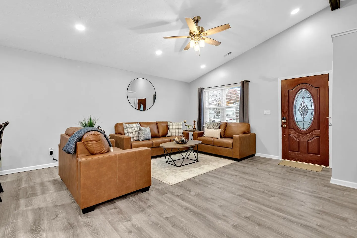 3 bed, $4,200 — Photo 1