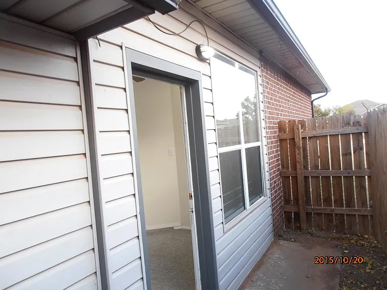 4010 SW Hickory Ln — Photo 3