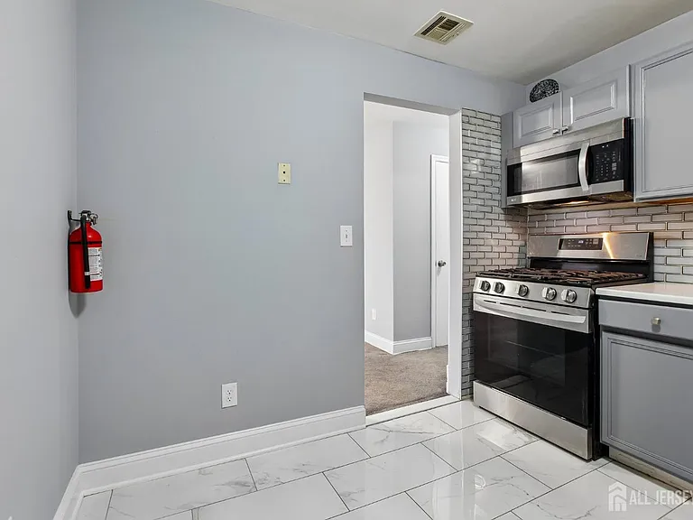 396 College Dr — Photo 6