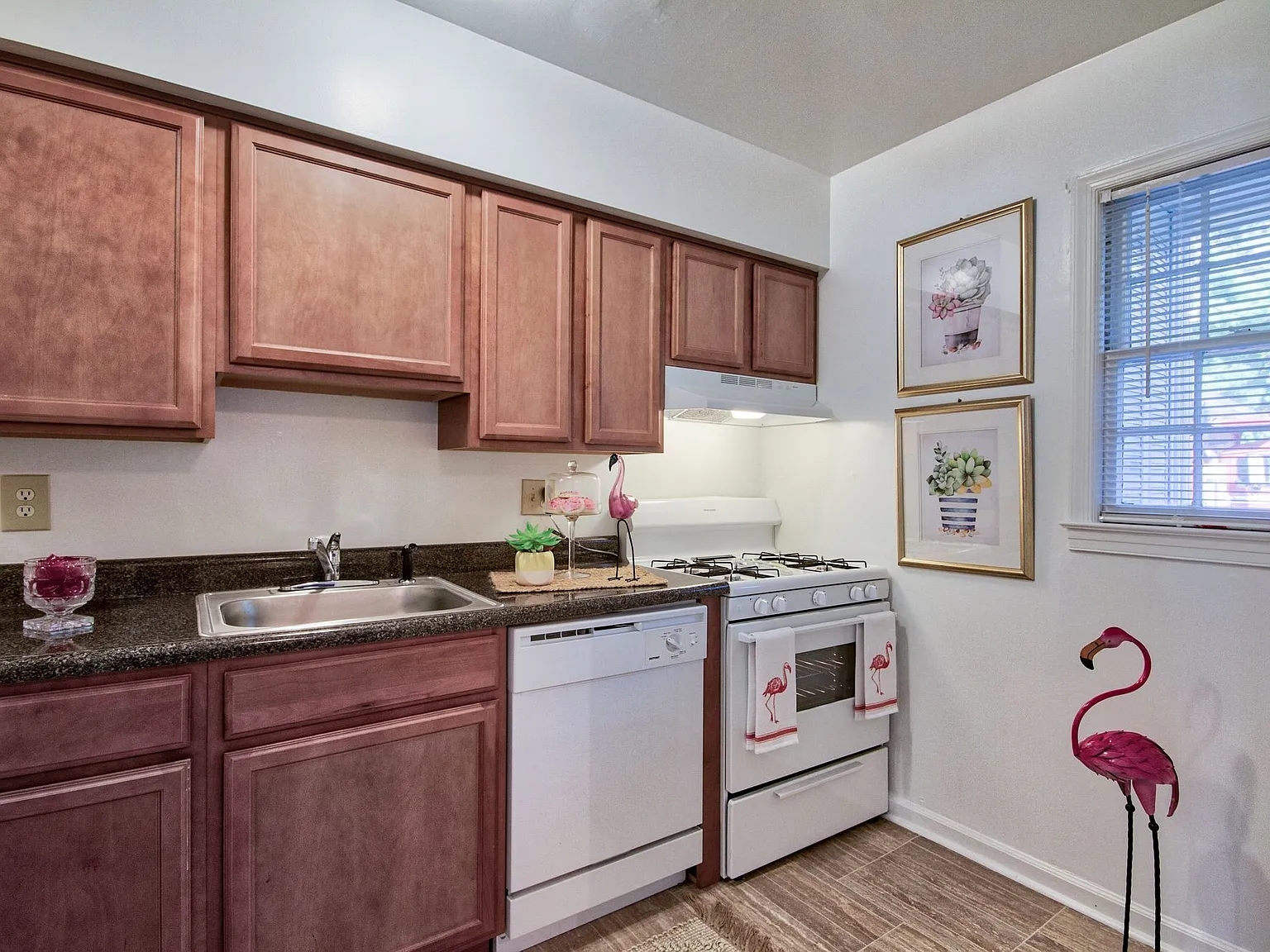 Berkshire and Barter Court Apartments — Photo 2