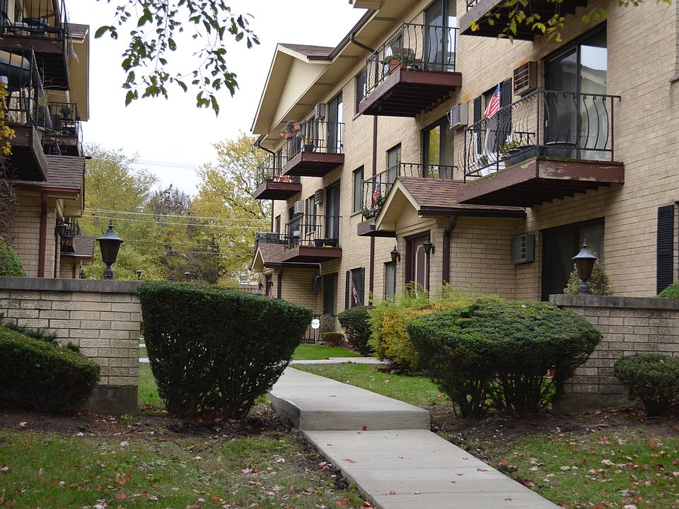 1st image of 2147 N Harlem Ave Rear 214R