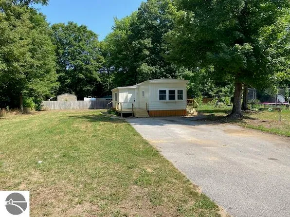 4344 Sugar Maple Dr, Traverse City, MI 49685