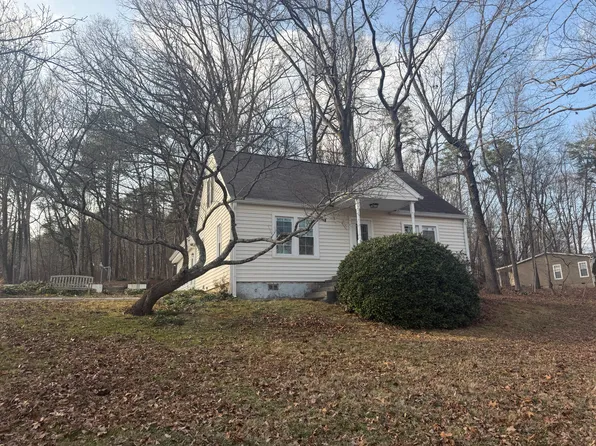 9986 Forest Dr, Ooltewah, TN 37363