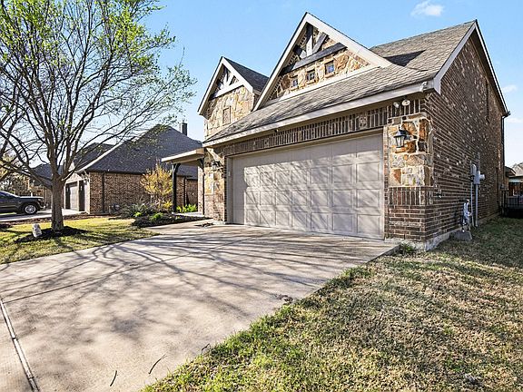 2nd image of 225 Hawks Ridge Trl
