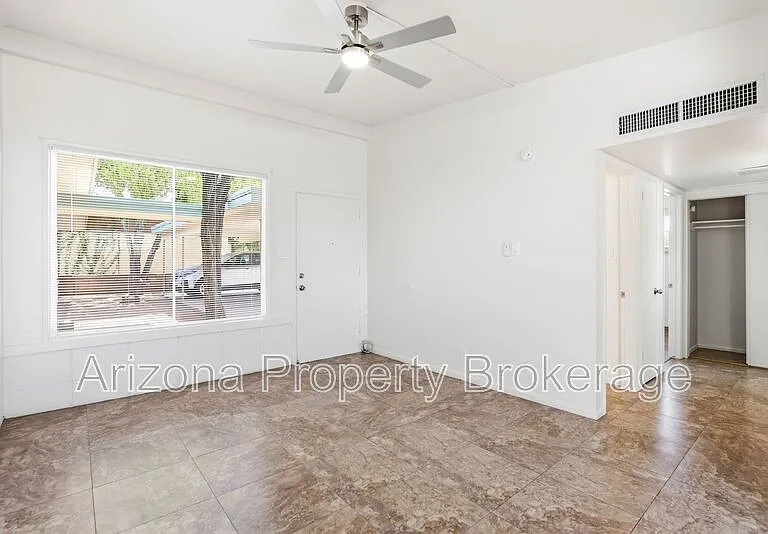 450 W 6th St #A — Photo 7