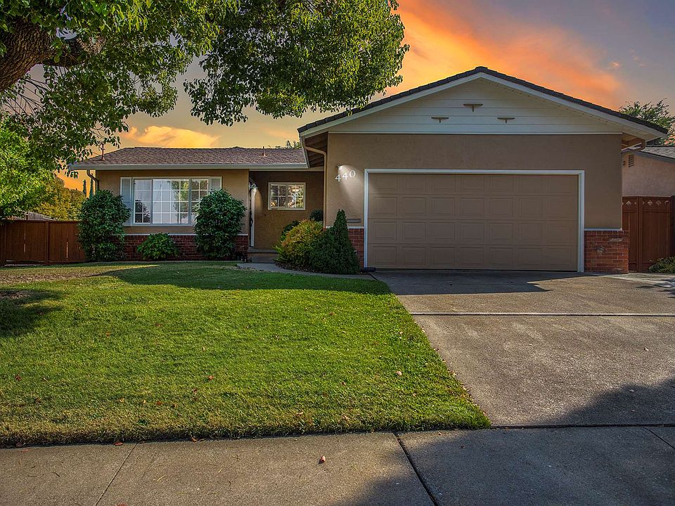 1st image of 440 Diablo Ct