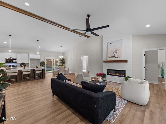 5th image of 6 Pine Valley Circle