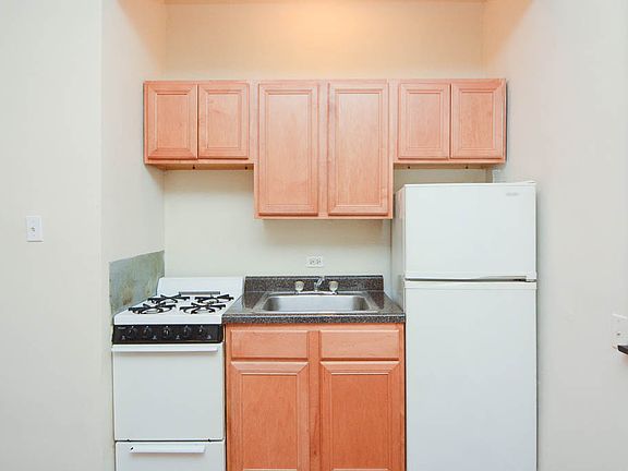 2nd image of 4546 N Damen Ave APT 106
