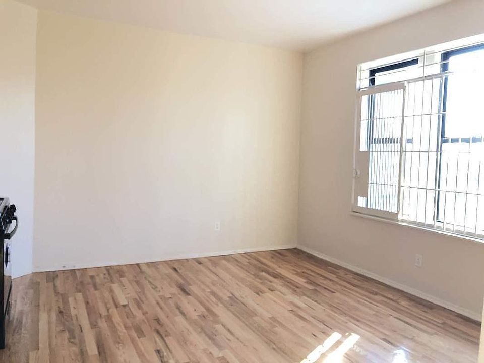 2nd image of 1980 Unionport Rd APT D22