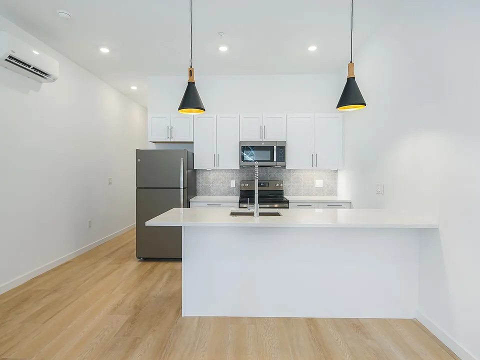 2814 Kensington Ave #3F