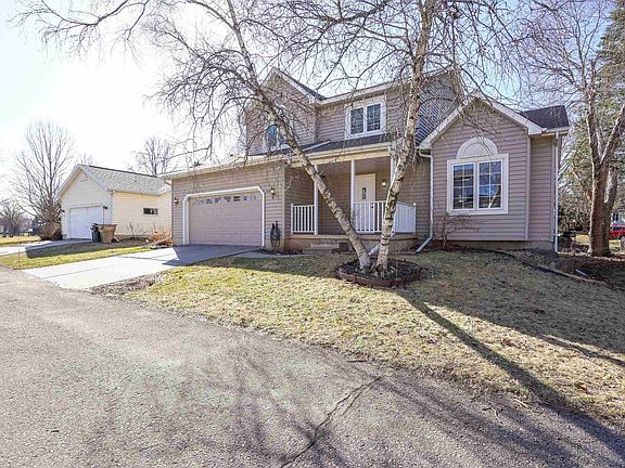 3rd image of 758 Sky Ridge Dr