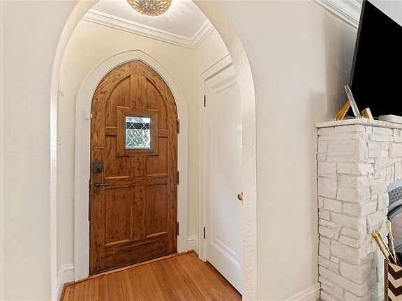 5th image of 411 Mission Ct