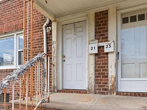 3rd image of 21 Moore Pl #1