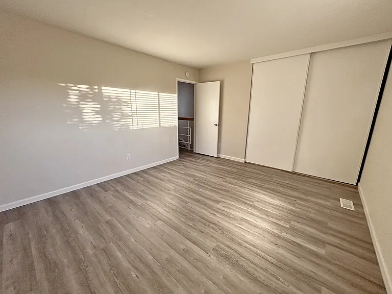 1220 Crescent Ter — Photo 16