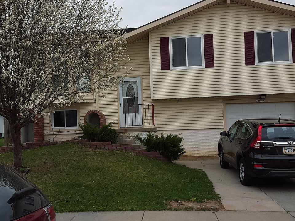 1st image of 1911 NW 49th St