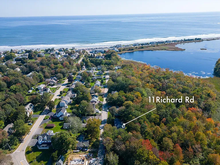 11 Richard Rd — Photo 2