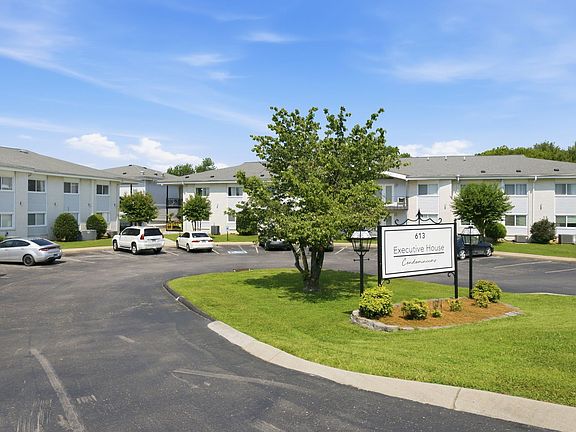 2nd image of 613 Hillsboro Rd APT D28