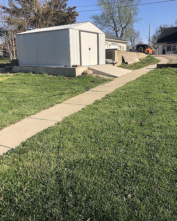 2nd image of 209 E 2nd St