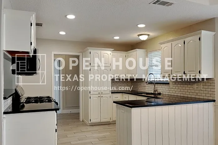 121 Princeton Cir — Photo 6