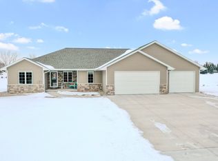 N1867 River Forest Dr, Kaukauna, WI 54130