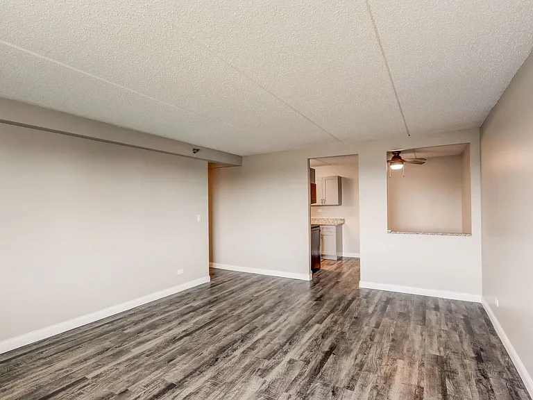 Bartlett Court Apartments — Photo 51