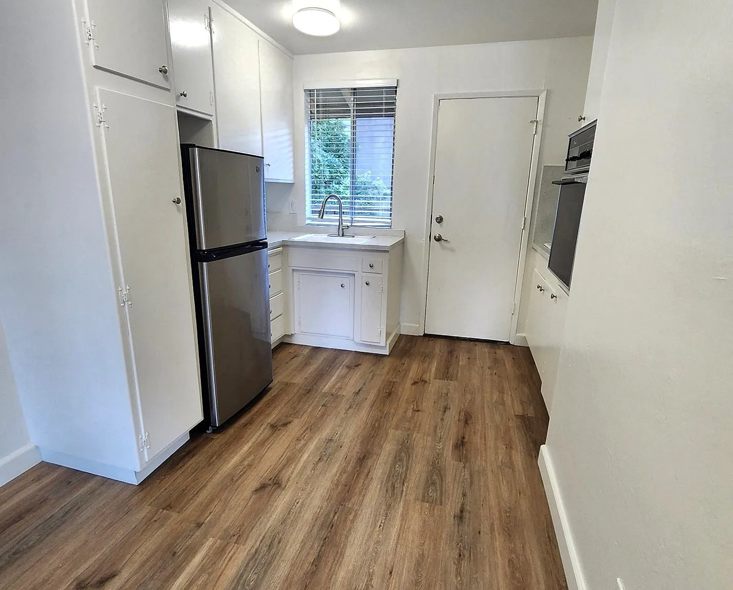 Bernardo Apartments — Photo 2