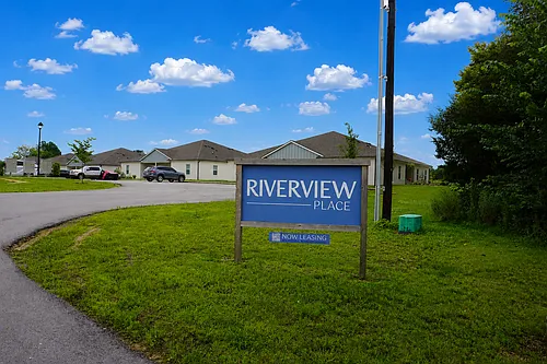 1820 Riverview Drive Photo 1