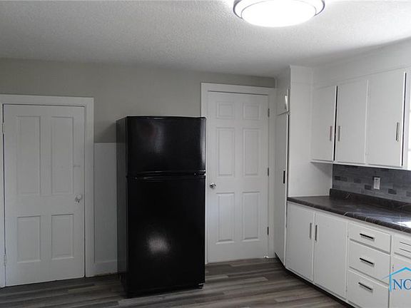 3rd image of 411 W Washington St