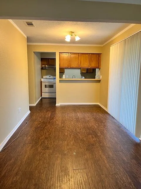 3 bed, 1350 sqft, $1,850 — Photo 3