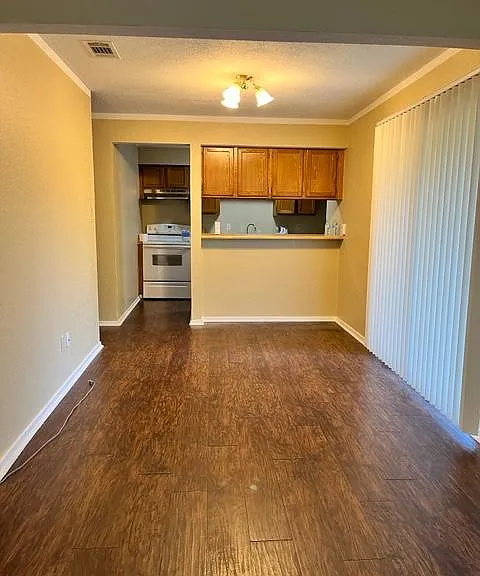 2410 Windy Pine Ln — Photo 3