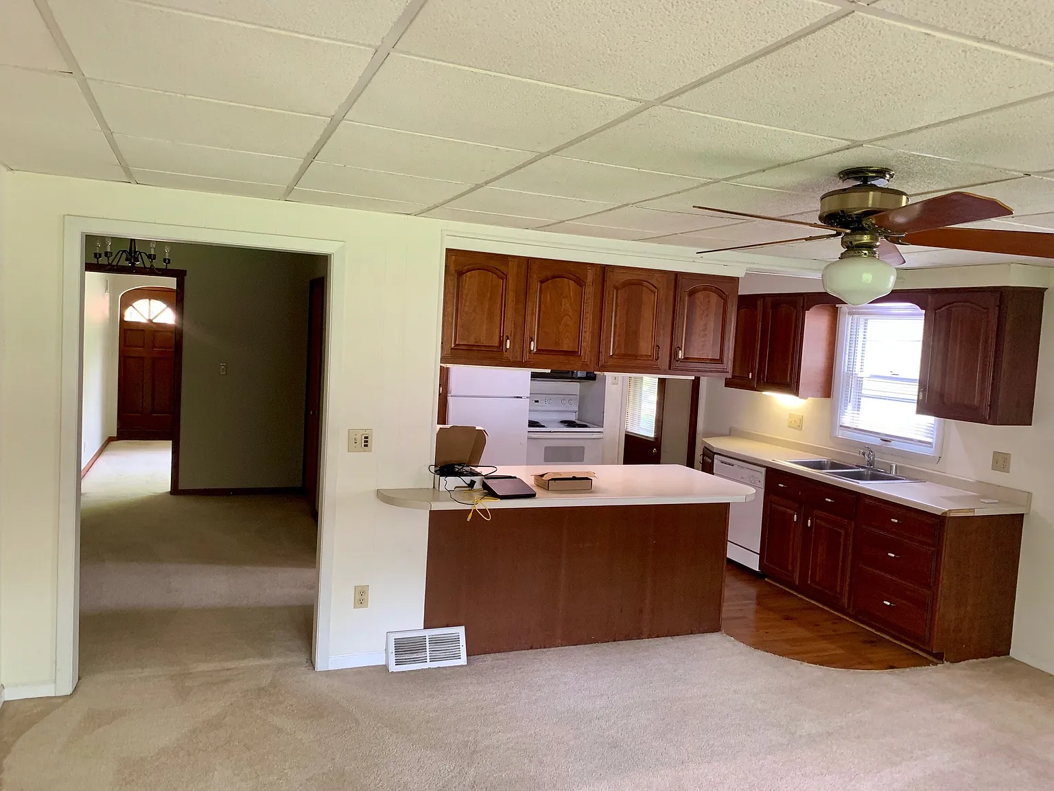 6 bed, 1786 sqft, $3,600 — Photo 2