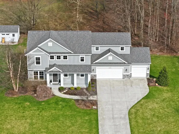 6342 Eaglewood Dr, Hudsonville, MI 49426