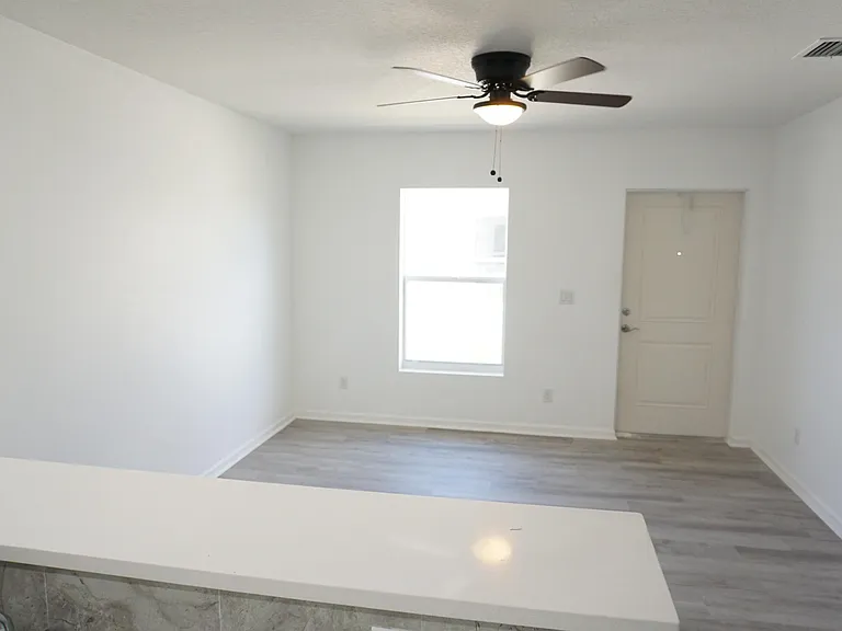 1173 W 28th St #2 — Photo 5