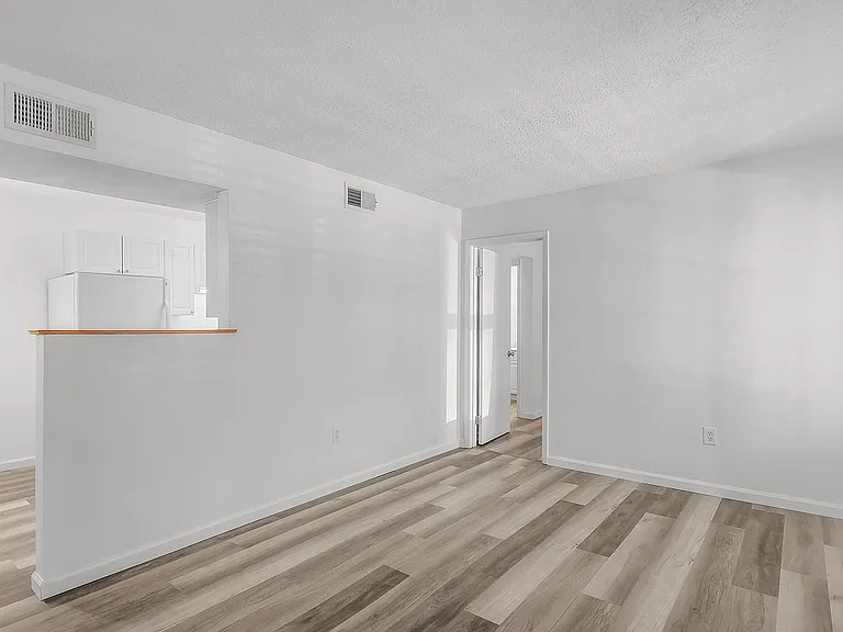 401 N Cromwell Rd #T1 — Photo 6