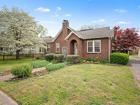 3rd image of 209 Kingwood Dr