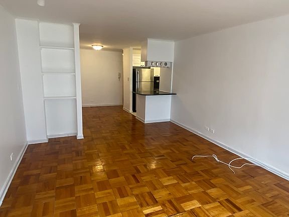 4th image of 155 E 38th St APT 10B