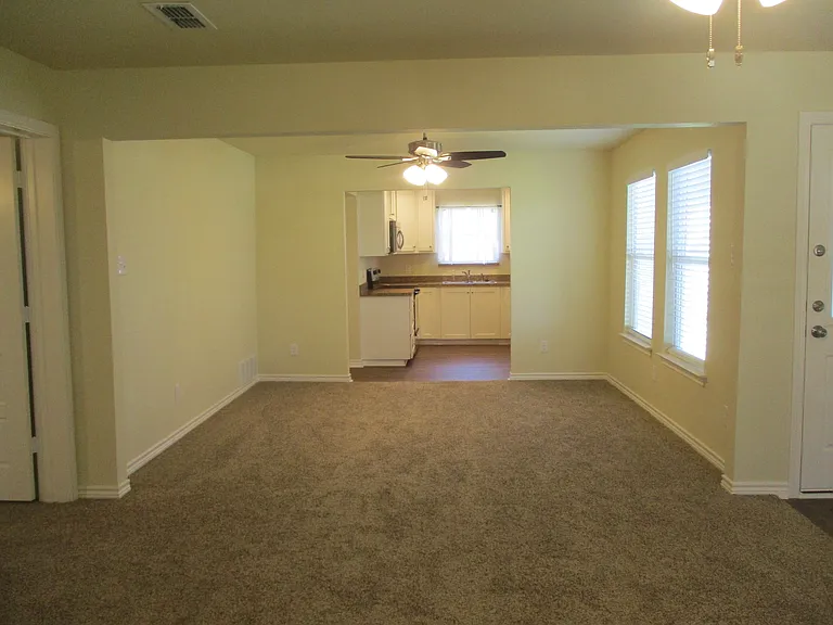 1718 NW Dallas St — Photo 6