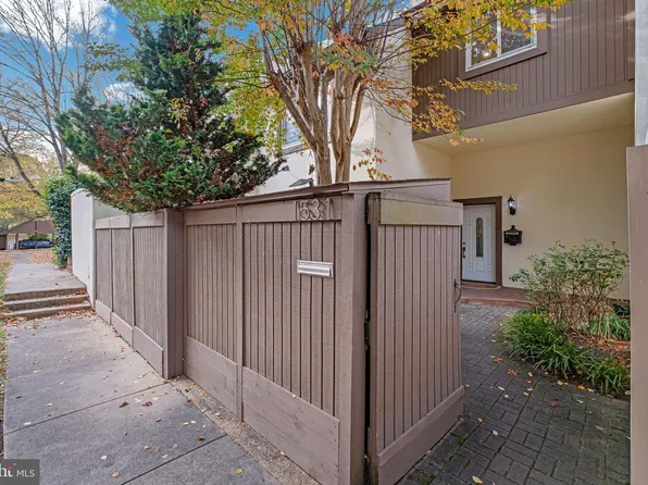 1531 Inlet Ct, Reston, VA 20190