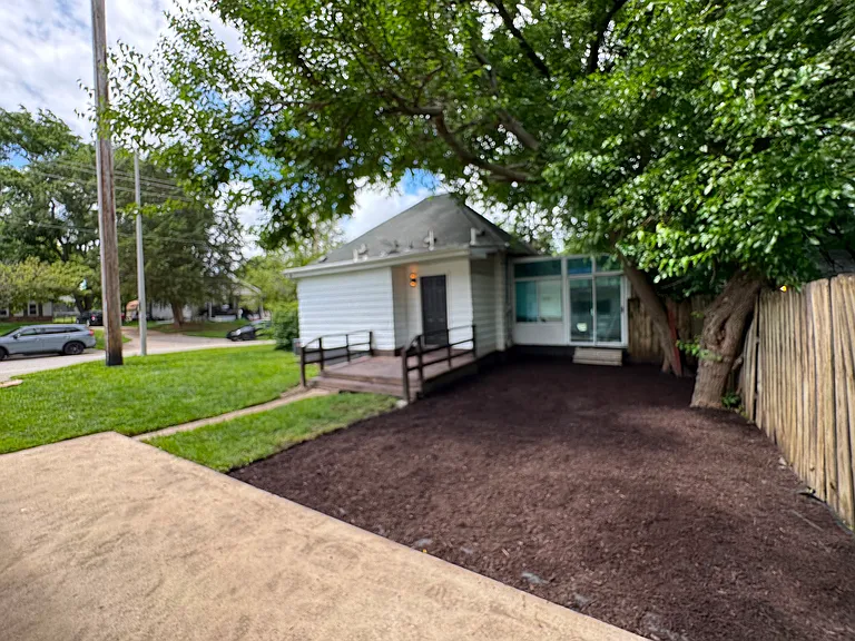 51 E Bradley Ave — Photo 2