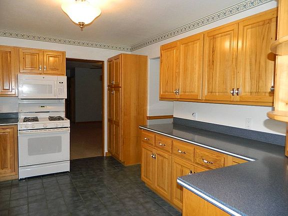 5th image of 200 Woodbridge Ln