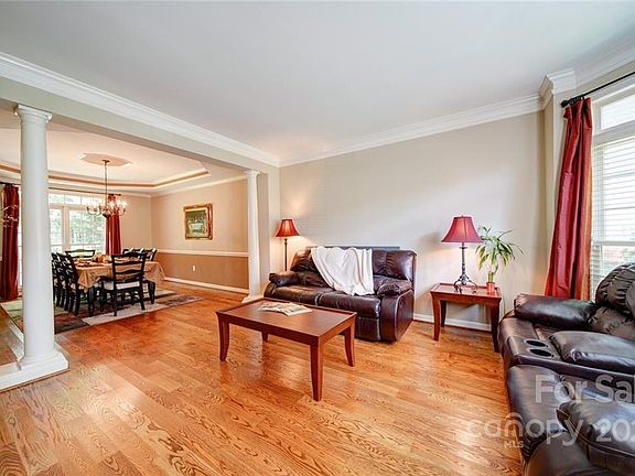 5th image of 10921 Loudoun Ln
