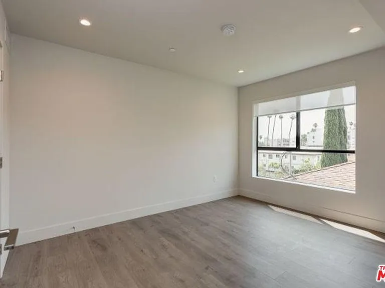 1306 N Orange Dr — Photo 22