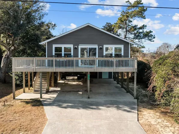 213 Cedar St, Emerald Isle, NC 28594