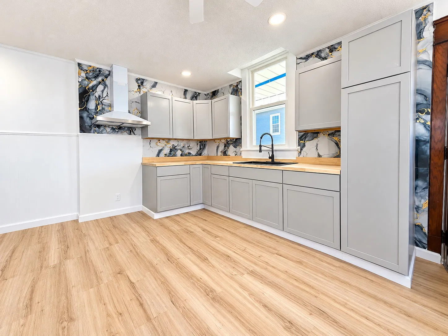 3 bed, 1600 sqft, $1,950 — Photo 2