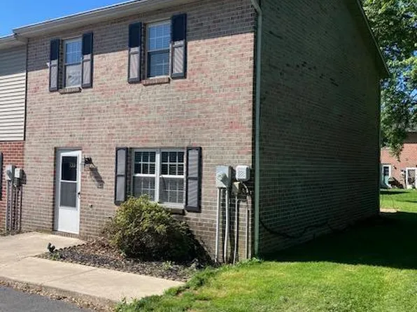 2339 McCleary Dr, Chambersburg, PA 17201