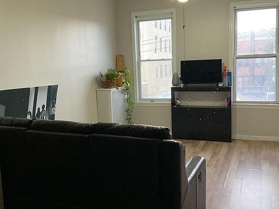 4th image of 282 Magnolia Ave APT 12