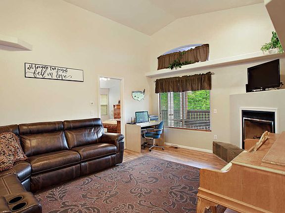 5th image of 516 N Scenic Dr W