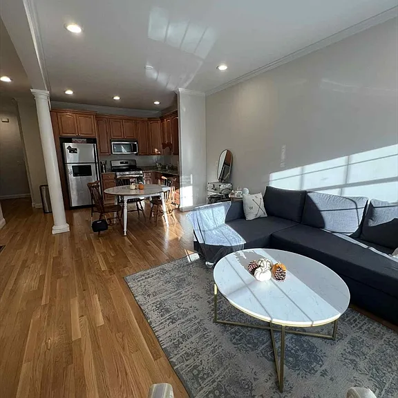 441 Bunker Hill St #1 — Photo 4