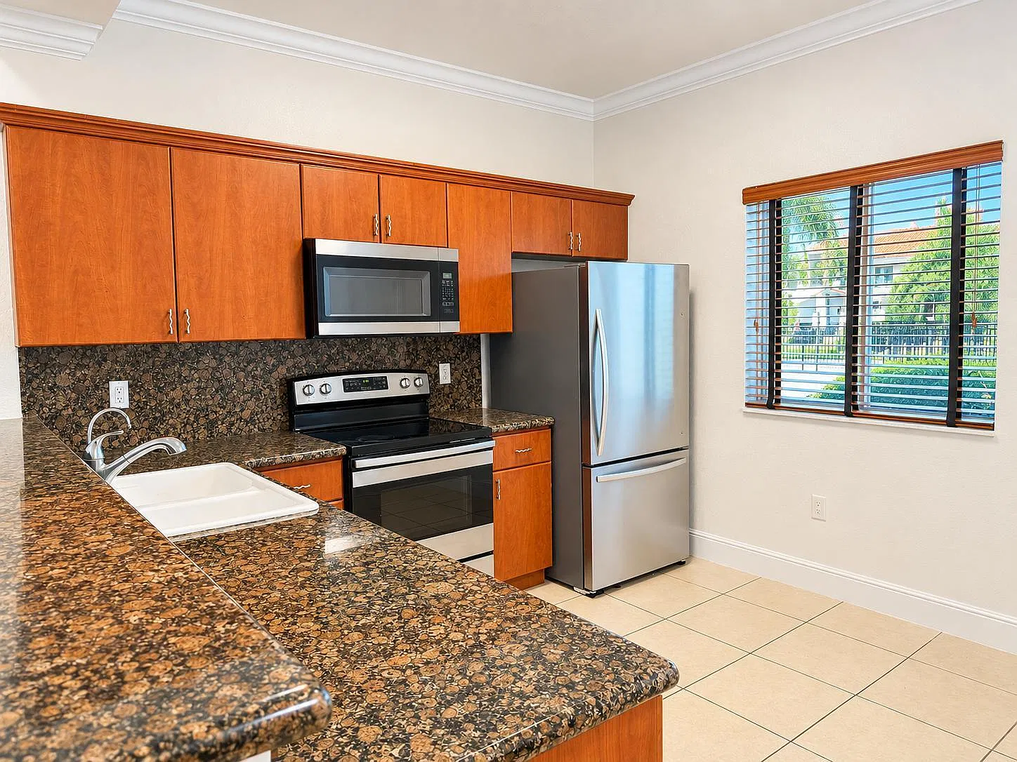 3 bed, 2.5 bath, 1499 sqft, $3,500 — Photo 3