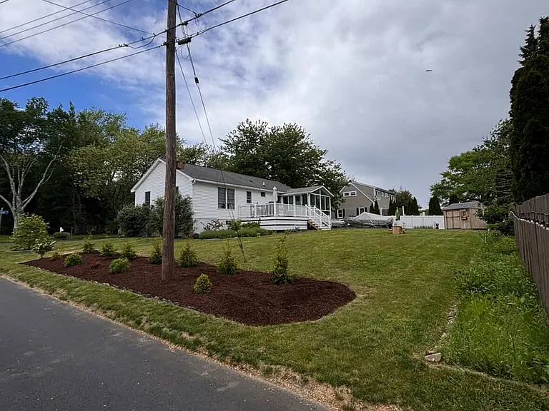 51 Pleasant St — Photo 33
